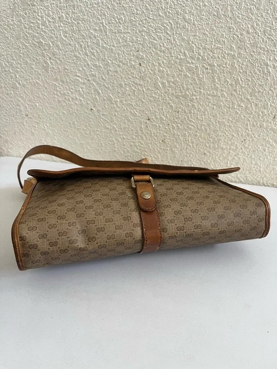 Gucci Brown Monogram vintage Crossbody Bag in Tan Leather Trim - Picture 11 of 14